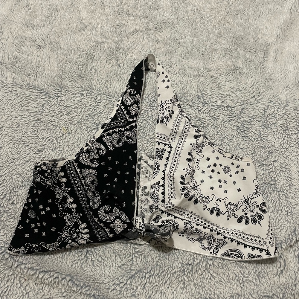 Tie front, halter top handkerchief top, size M